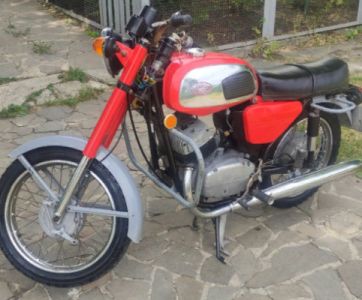 мотоцикл ЯВА 634… В хорошем состоянии, родном окрасе , кроме черных элементов. Пробег на спидометре 