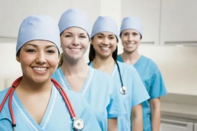 Государственному медицинскому учреждению на постоянную работу требуются медицинская сестра , младшая