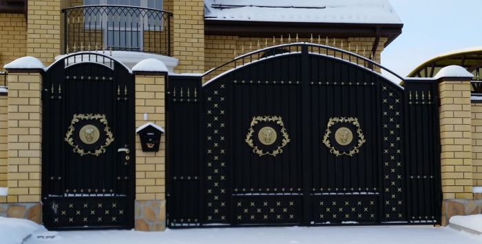 к материалу изображение Ворота, двери, козырьки, модульные конструкции из металла в Луганске и ЛНР на заказ