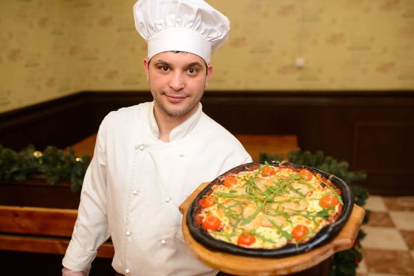 к материалу изображение В пиццерию срочно требуется: повар, официант  с 18 лет, можно без опыта работы,обучим
