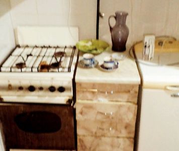 Сдам Полугостинку на кв Шевченко 1/5-эт,небольшая,душевая кабинка за квартирой своя,стиральная машин