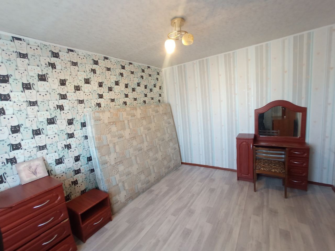 изображение,скриншот № 2 к Сдам долгосрочно 2-х комнатную Луганск, самый центр, 16-я линия. Косметический ремонт, стиралка, холодильник