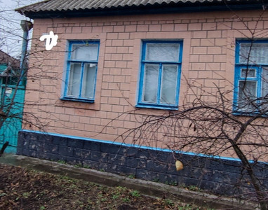 Продам дом ул.Нахимова,хорошее место расположения рядом остановка ,детская больница Якира,общ.пл.60к
