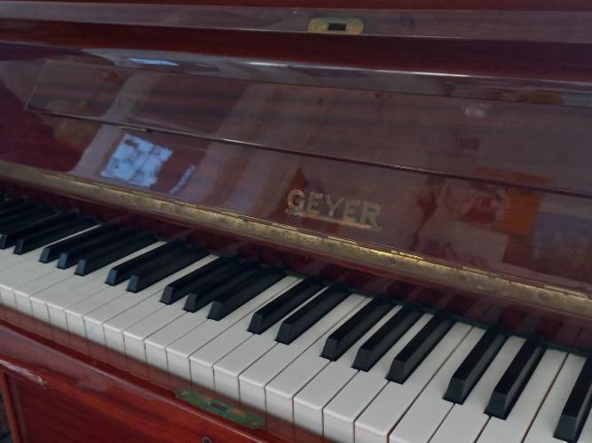 к материалу изображение Немецкое пианино "GEYER"