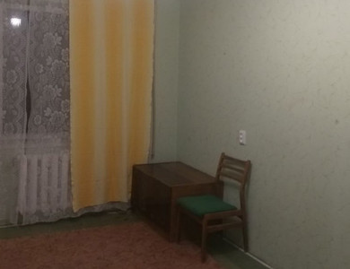 Сдам квартал Комарова 2 комнатную квартиру .Имеется вся необходимая мебель, холодильник, бойлер, нормальное состояние