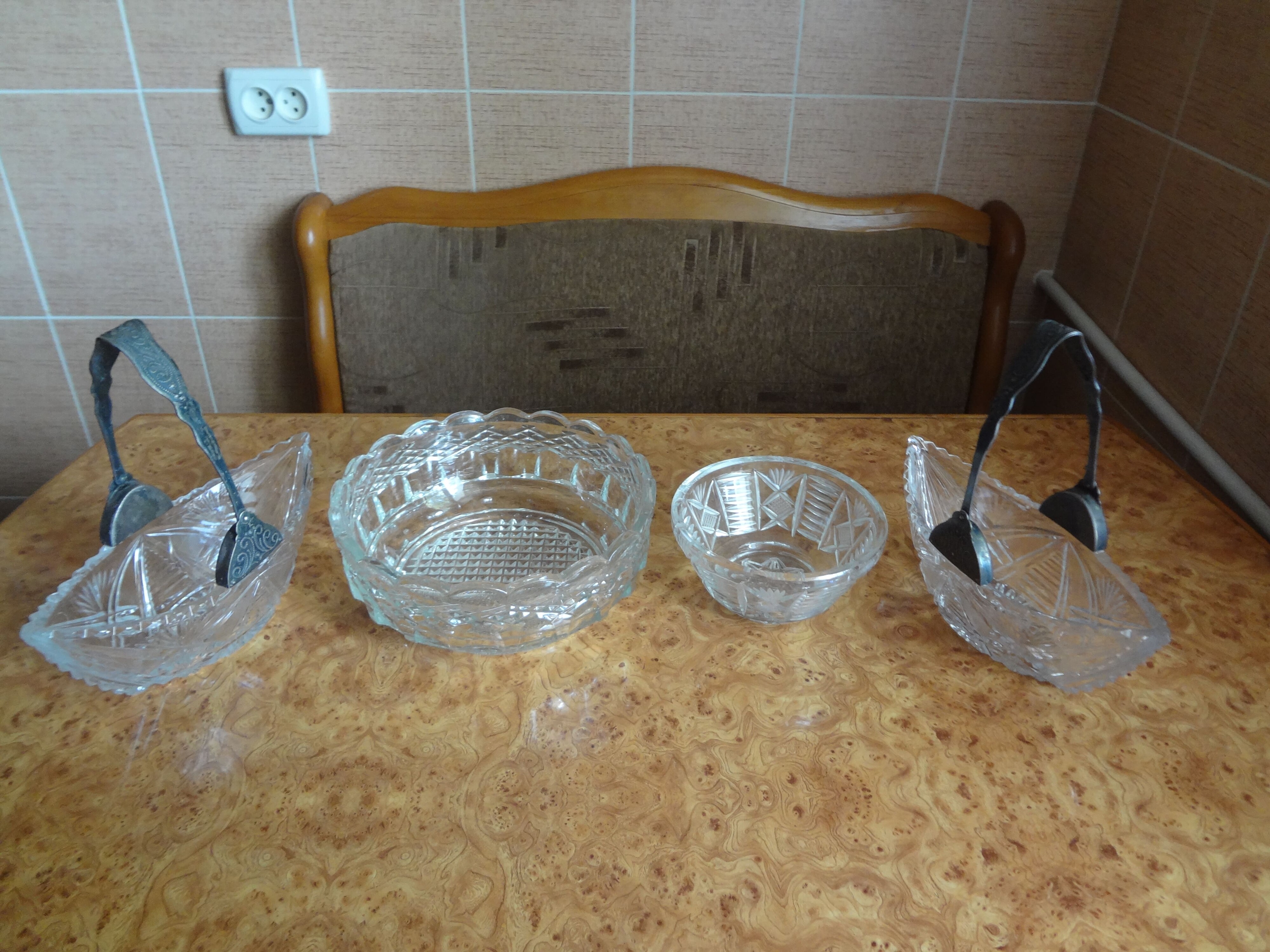 Советская хрустальная посуда б/у, в хорошем состоянии: конфетницы, салатницы. Цена договорная. Допол