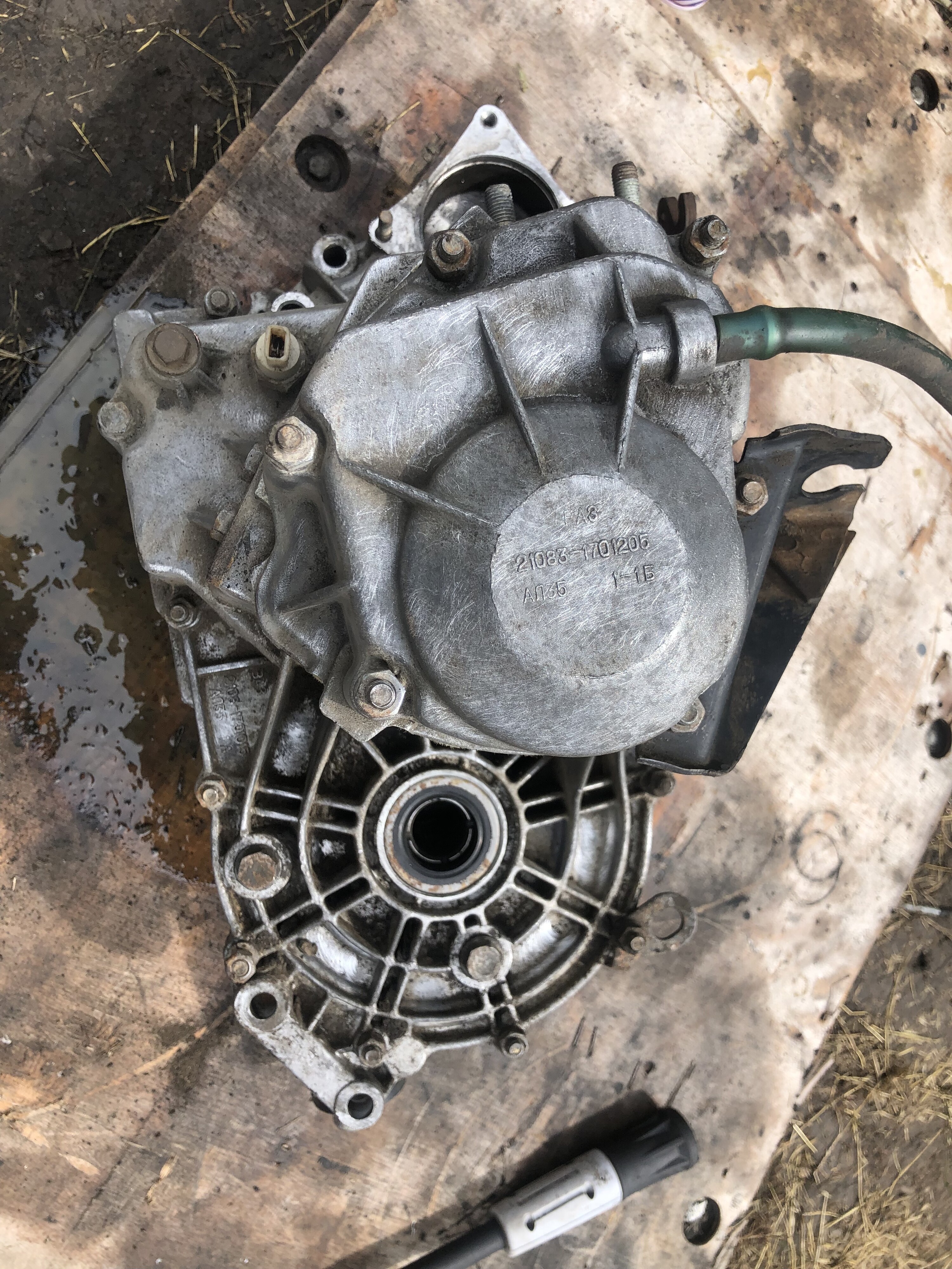 Коробка передач - КПП ваз 2108 , 2109,2114,2115. Б/у. Дам время на проверку . Торг возле коробки .