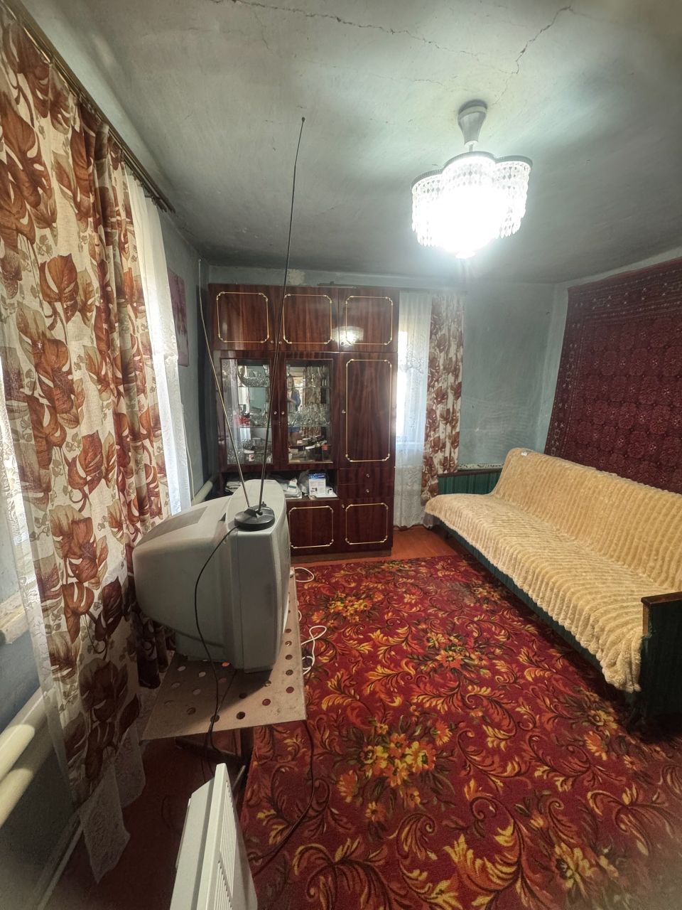 Продам от хозяина дом общей площадью 42 м2 (3 комнаты + кухня) по центральной асфальтированной улице