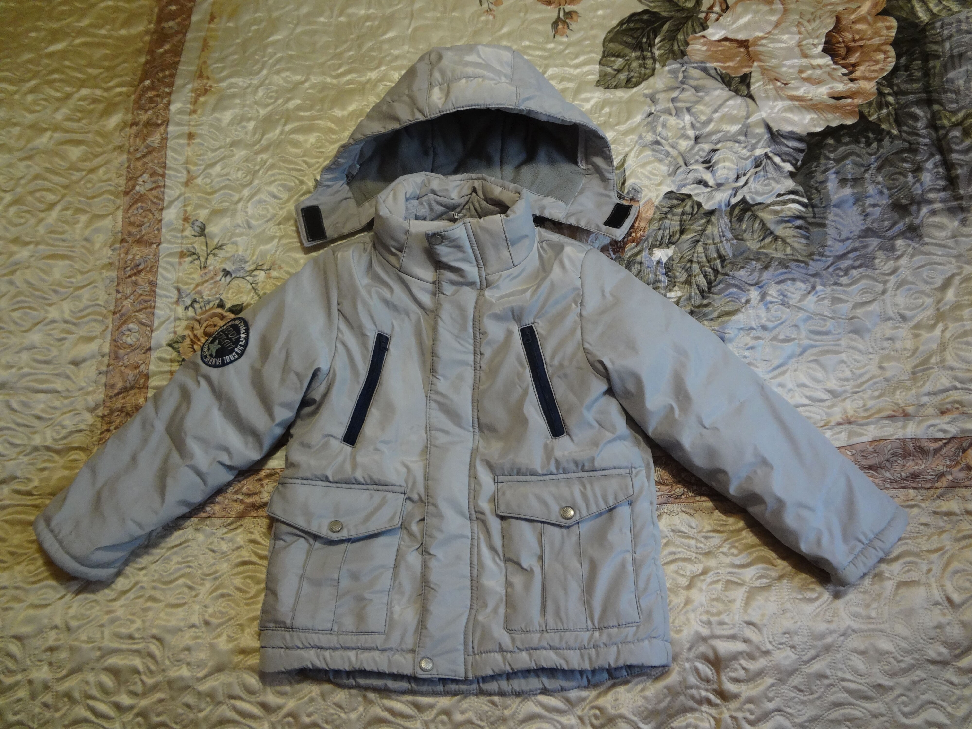 к материалу изображение Куртка теплая с капюшоном для мальчика 5-6 лет