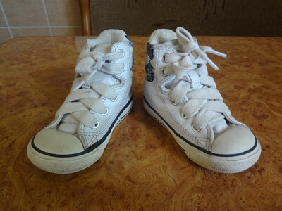Продам детские белые кожаные демисезонные кроссовки Converse в хорошем состоянии, р.21, по стельке 1