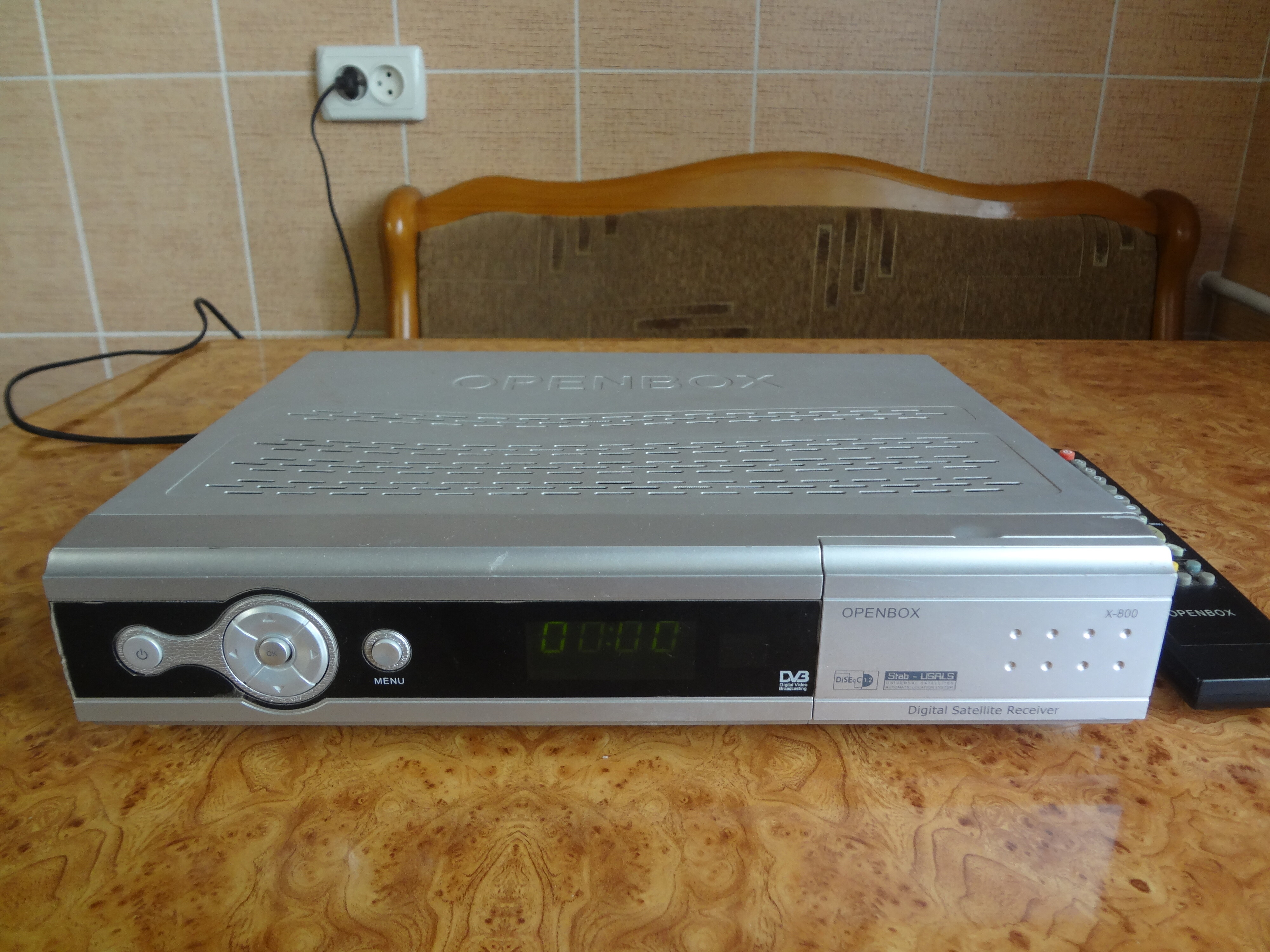 Цифровой спутниковый ресивер (тюнер, приемник) Openbox X-800 в отличном рабочем состоянии с пультом 