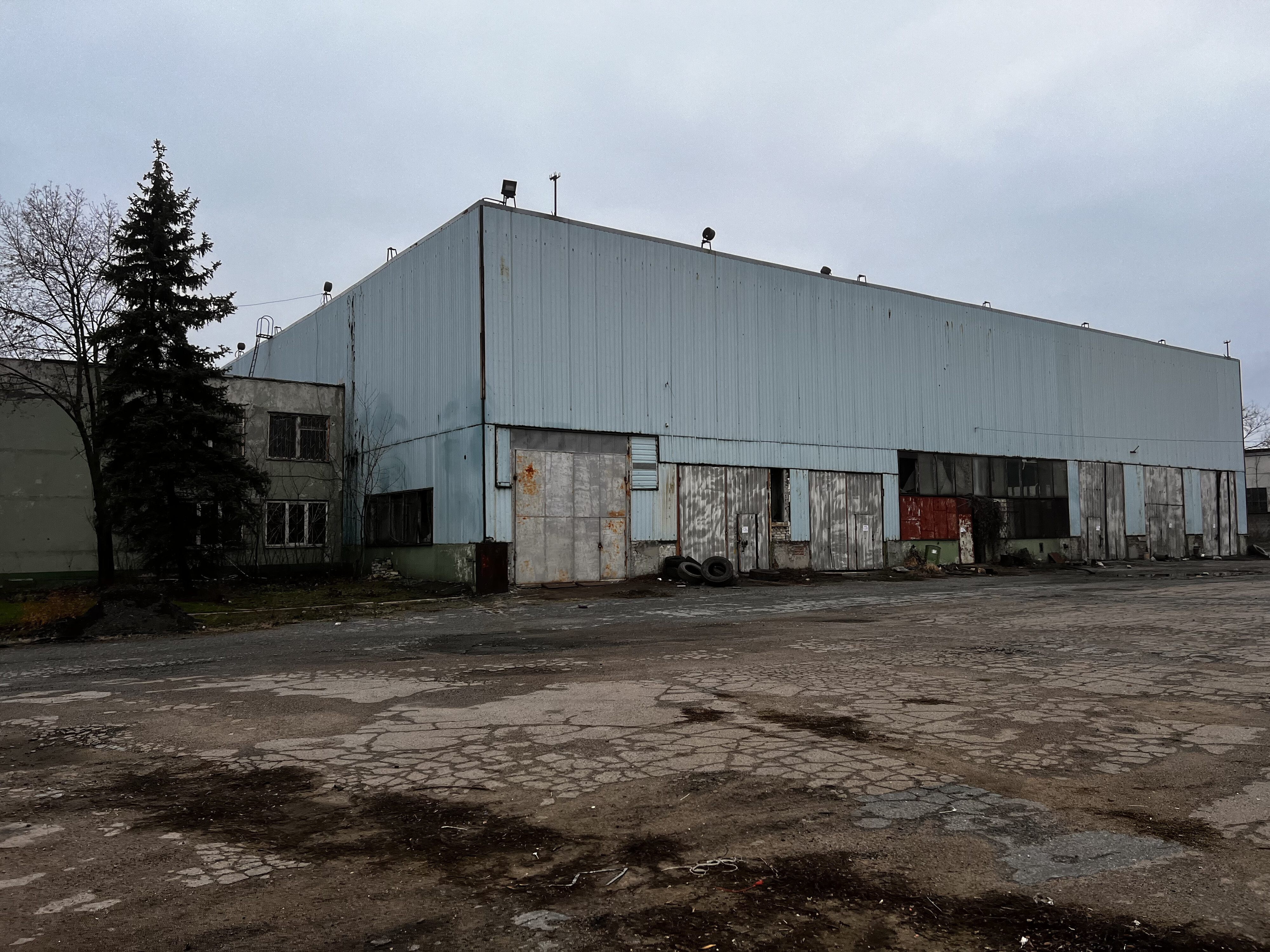 Продажа готовой промышленно-офисной базы в центральной части Луганска. <br /> Предлагается к продаже