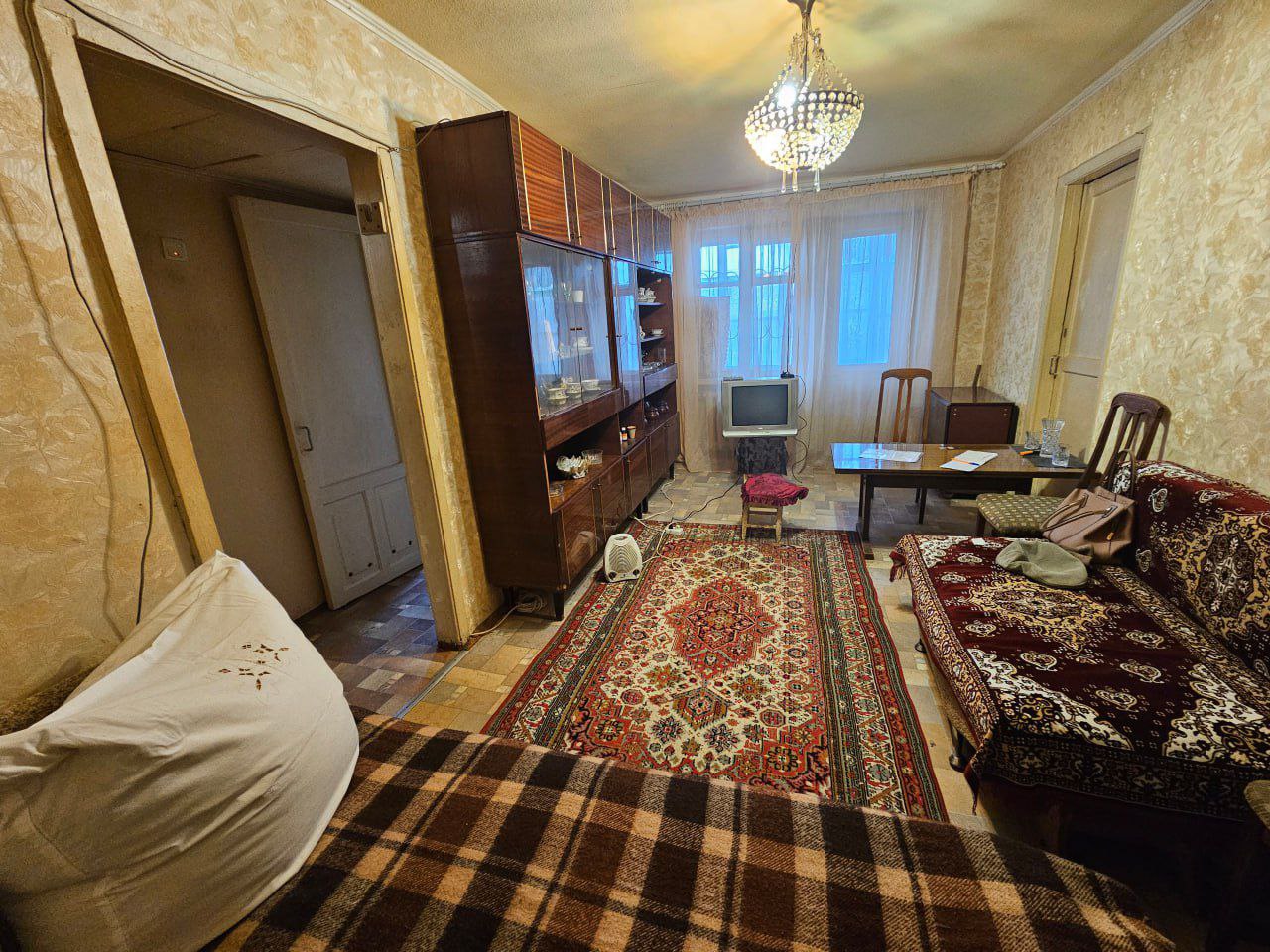 1 комнату, в 3 ком. квартире другие закрыты кв. Гаевого, мебель, ТВ, холодильник, газ.колонка, стира