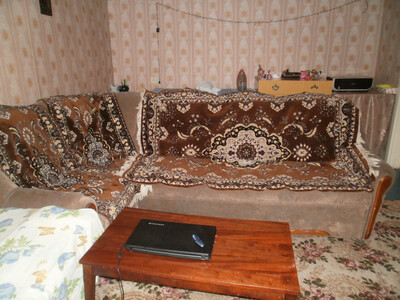 Сдам на востоке Луганска 2 комн.кв.,кв. Левченко д.13. Есть мебель-3спаль.места, холодильник,бойлер,