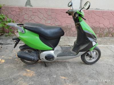 Продам скутер Zongshen ZS100Т-8 в нормальном состоянии. Внешний вид на фото. Двигатель 100 кубов в о