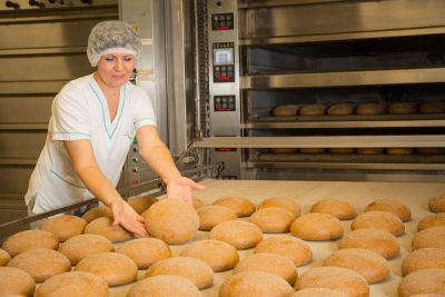 В мини-пекарню требуется работница для изготовления булочных изделий: <br /> - З/П сдельная. <br /> 