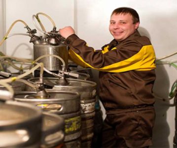 Предприятию в г.Луганске требуется техник,по обслуживанию сети магазинов разливного пива <br /> Треб
