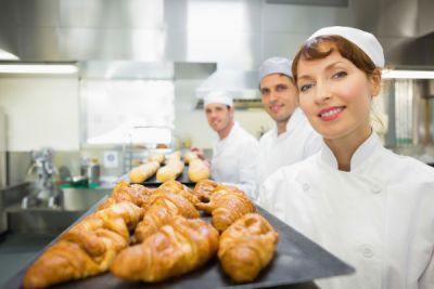 На постоянную работу требуется работница для изготовления булочных изделий. Оплата 2 раза в месяц (с