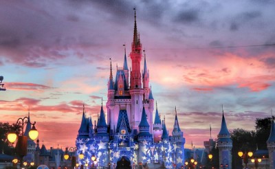 Disney предлагает пакет Путешествий на Частном самолете стоимостью 110 000 долларов по всему миру во все 12 парков и многое другое