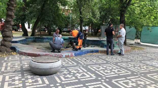 Московские строители приступили к реставрации старейшего фонтана города на городке ОР. <br /><br /> 