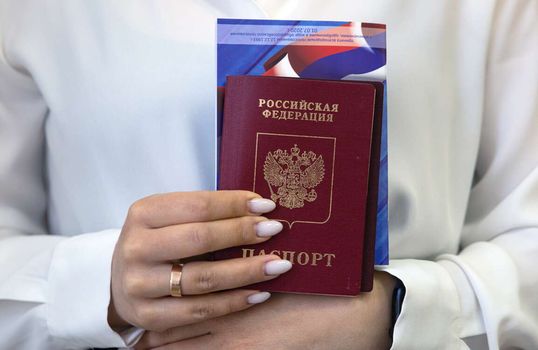 Граждане, не имеющие паспорта РФ и проживающие в новых регионах России, будут признаны иностранцами
